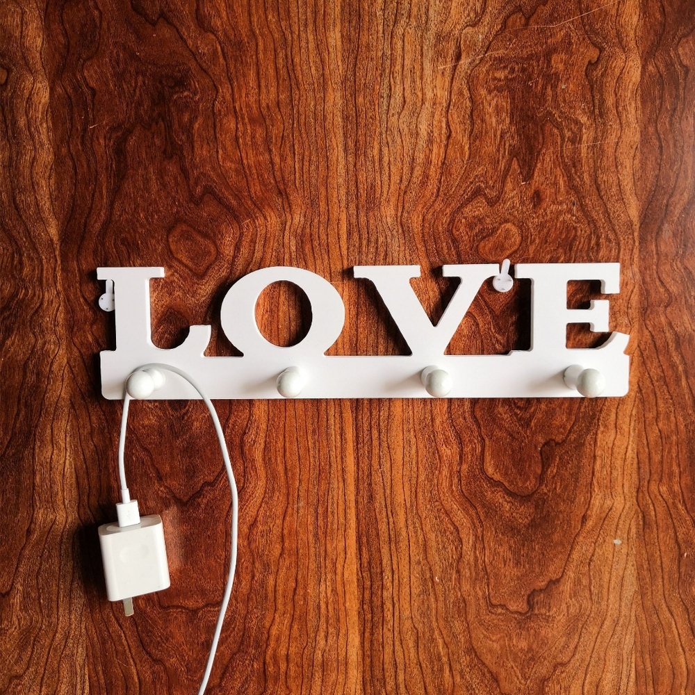 Love Hanging Wall Decor w/ Peg Hooks White Small